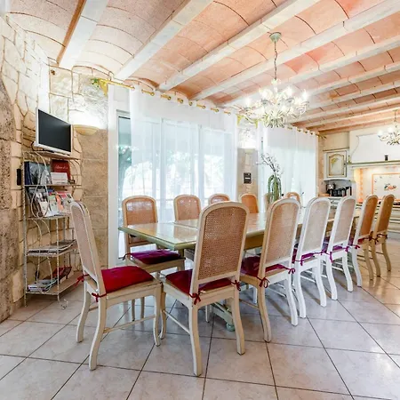 Holiday home Domaine L'oasis De *